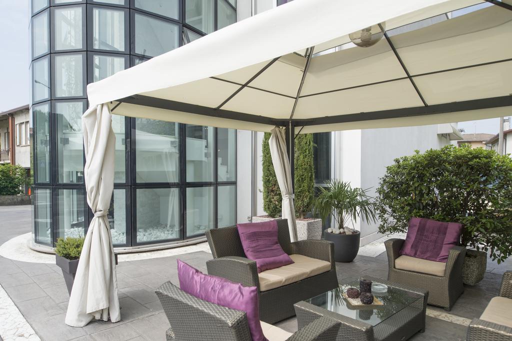 Hotel In - Lounge Room Cazzago  Екстериор снимка