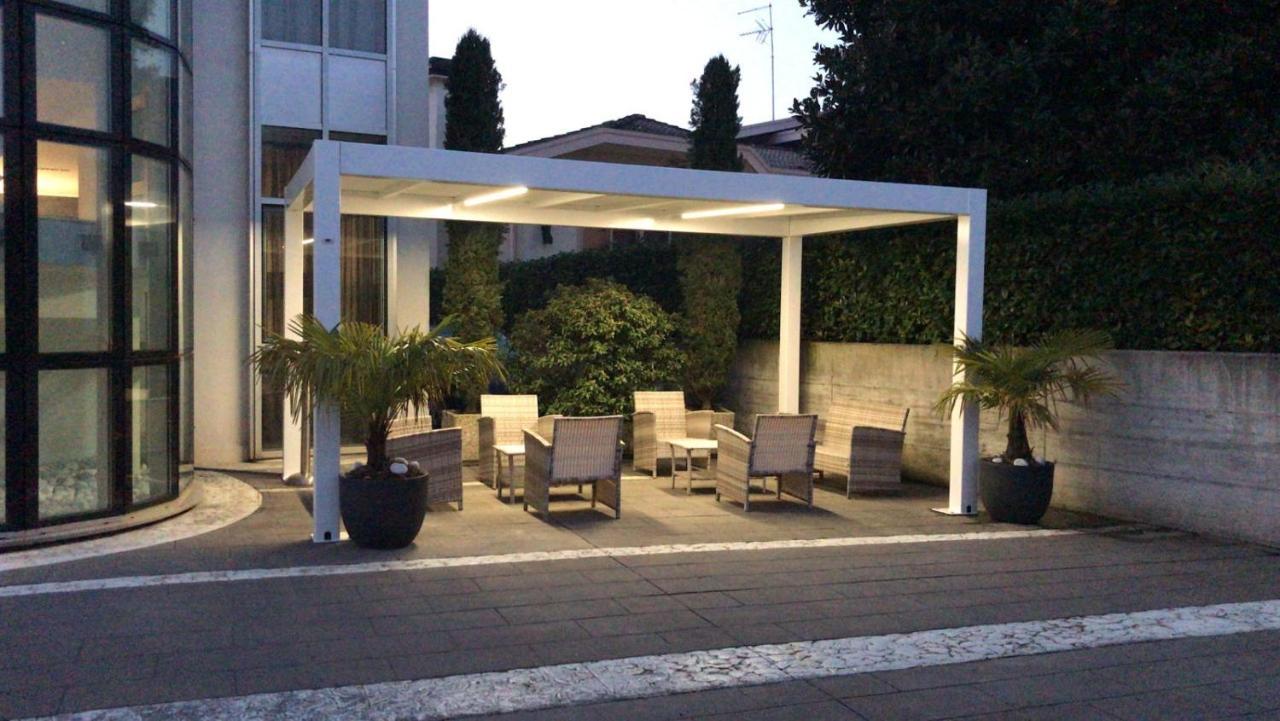Hotel In - Lounge Room Cazzago  Екстериор снимка